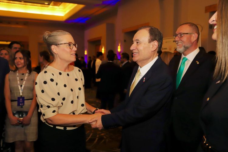 Inauguran Gobernador Durazo y Gobernadora Hobbs cumbre Sonora-Estados Unidos, Arizona-México en Phoenix