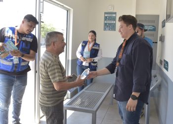 Invitan jóvenes a usar y cuidar las paradas de camión refrigeradas de Hermosillo