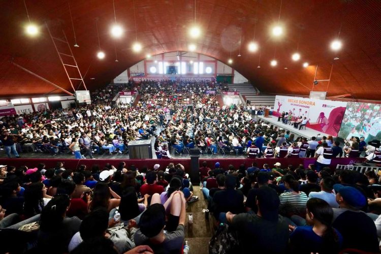 Cumple Gobernador Durazo a población del sur con becas a estudiantes y apoyos para familias vulnerables