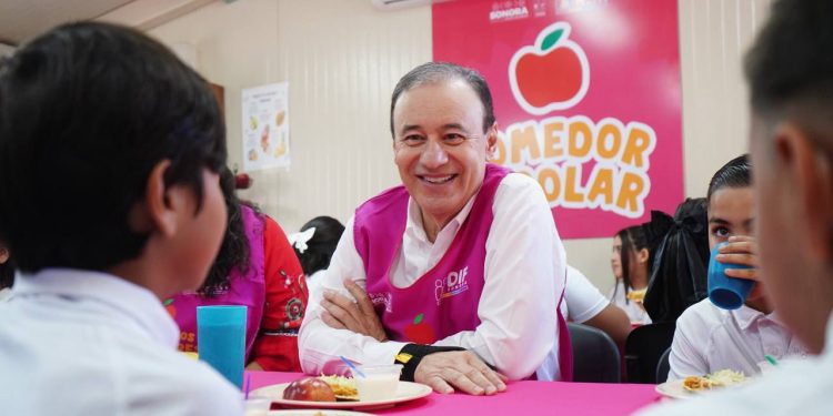 Gobernador Durazo arranca distribución de libros de texto y desayunos gratuitos para alumnos de educación básica