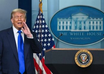 Corte Suprema permite a Trump poner fin a ciudadanía de hijos migrantes en EU