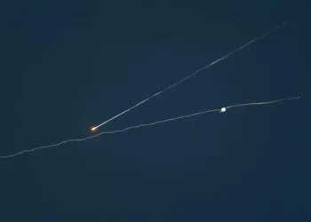 Israel ataca a Irán y declara el estado de emergencia en todo el país