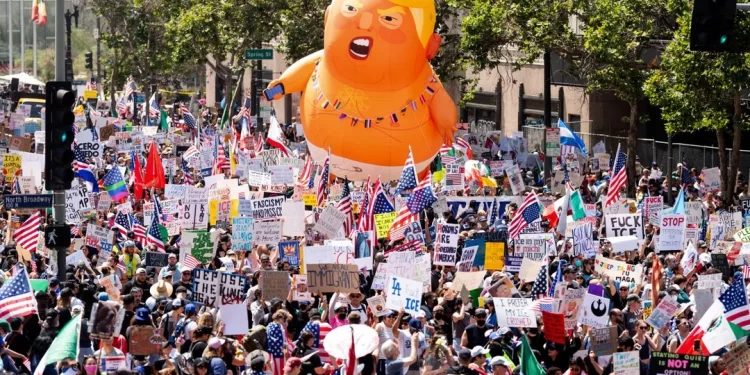 Manifestaciones contra Trump invaden calles, parques y plazas en EU