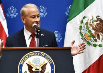 Johnson desmiente a Noem: El Embajador de EU en México reconoce que Sheinbaum SÍ condenó protestas violentas