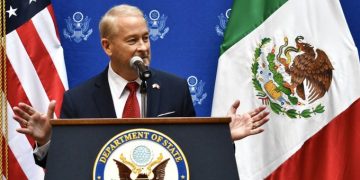 Johnson desmiente a Noem: El Embajador de EU en México reconoce que Sheinbaum SÍ condenó protestas violentas