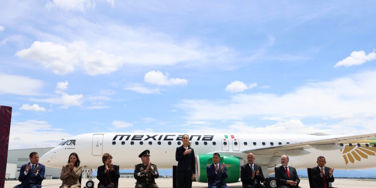 Presidenta Claudia Sheinbaum recibe primer aeronave embraer E195-E2