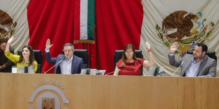 Analiza Congreso de Sonora temas de salud, educación, ganadería así como crisis hídrica y firman convenio con ITSON