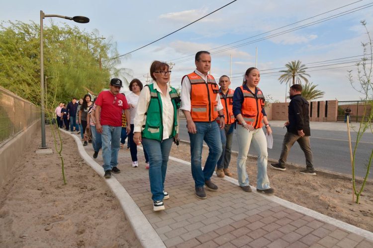 Verifican Toño Astiazarán y residentes del Norponiente avance del Parque Lineal Lázaro Cárdenas
