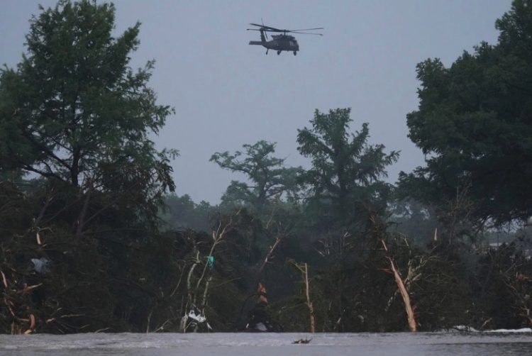 Sube a 109 número de muertos por inundaciones en Texas