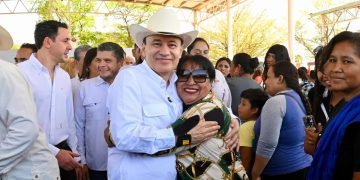 Gobernador Durazo cumple a más de 2 mil 600 familias del sur con entrega de tarjetas para fortalecer su economía