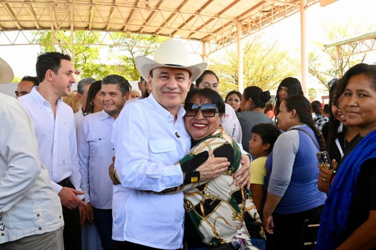 Gobernador Durazo cumple a más de 2 mil 600 familias del sur con entrega de tarjetas para fortalecer su economía