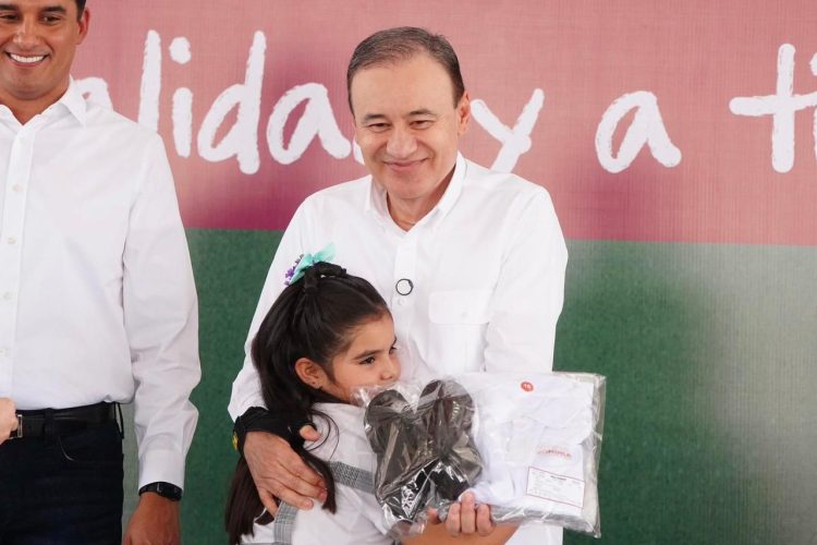 Gobernador Durazo concluye entrega de uniformes gratuitos en los 72 municipios
