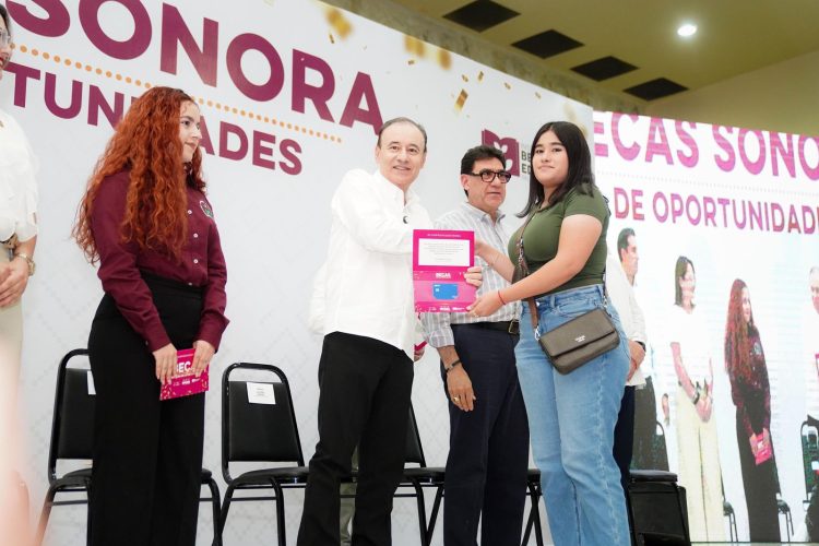Gobernador Durazo impulsa la transformación de Nogales con más de mil becas universitarias y modernización carretera