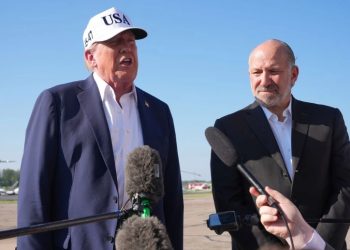 Trump califica de “ridículo” que Elon Musk haya creado un partido politico