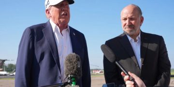 Trump califica de “ridículo” que Elon Musk haya creado un partido politico