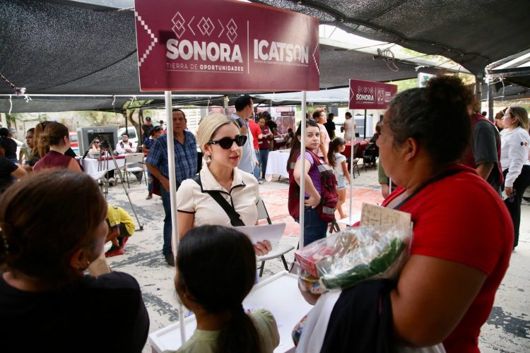 Gobernador Durazo beneficia con servicios gratuitos de “Sonora Atiende” a familias de la colonia Altares