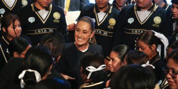 Sheinbaum encabeza ceremonia del primer ciclo escolar del bachillerato nacional, un derecho para los jóvenes en México