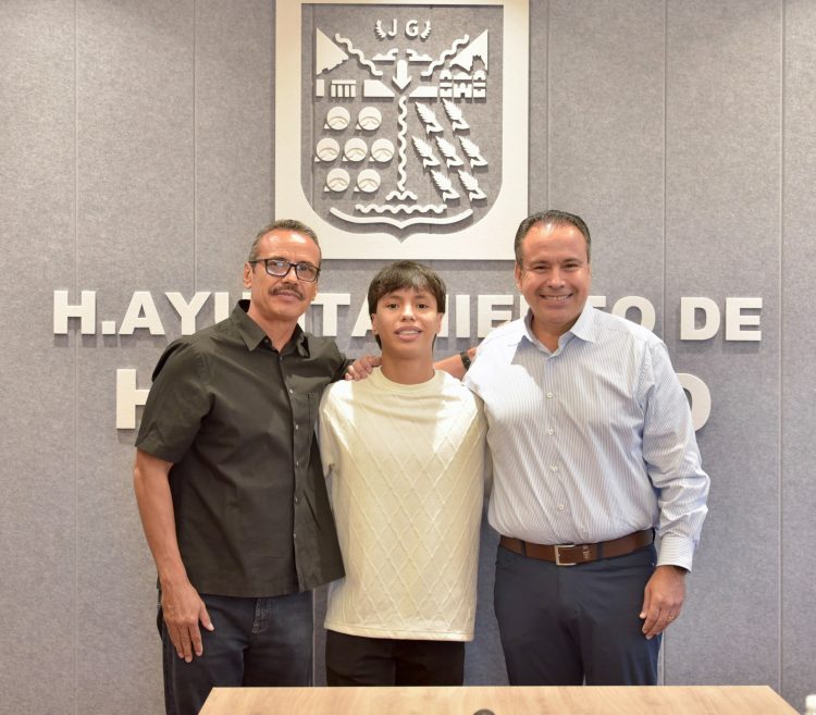 Entrega Toño Astiazarán más apoyos a deportistas; suman 257 beneficiados