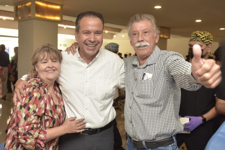 Apoya Toño Astiazarán la salud de adultos mayores