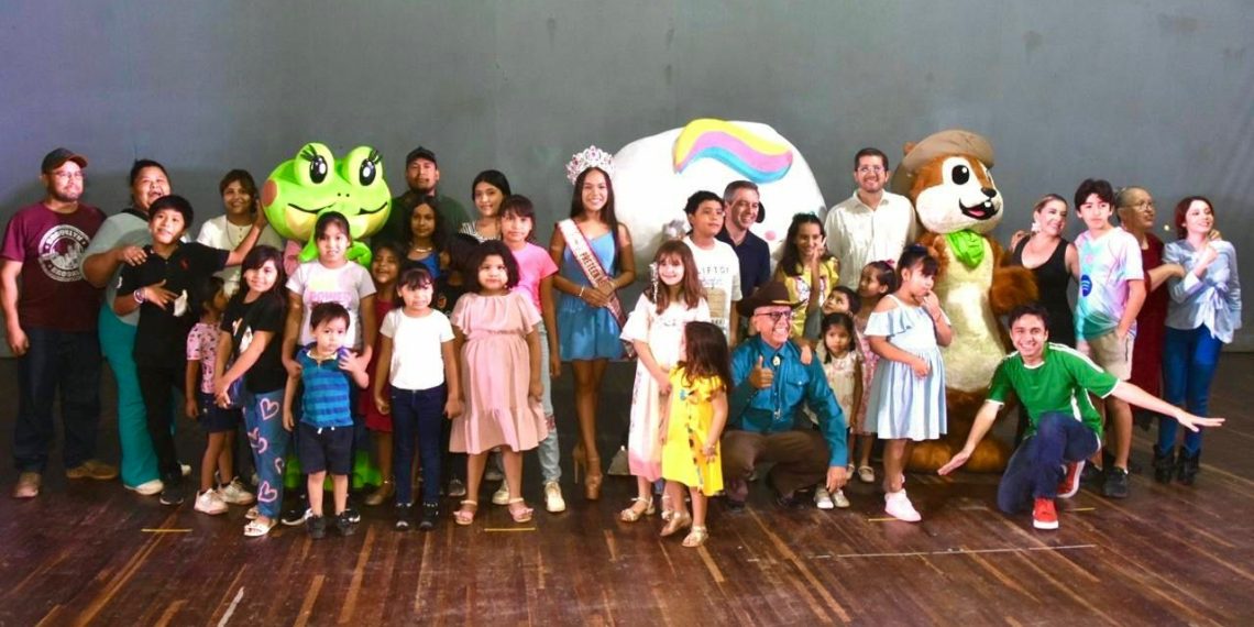 Disfrutan navojoenses obra de teatro que promueve el cuidado del agua, impulsada por Omar Del Valle Colosio
