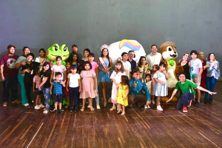 Disfrutan navojoenses obra de teatro que promueve el cuidado del agua, impulsada por Omar Del Valle Colosio