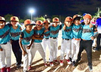 Inauguran el Torneo de Softbeis de la Liga Ejidal Oriente en La Victoria