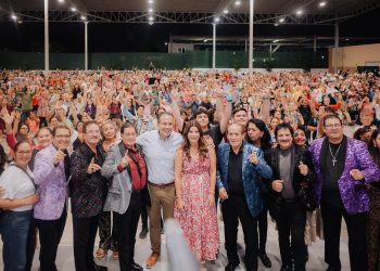 Celebran Patty Ruibal y Toño Astiazarán con más de tres mil adultos mayores con gran concierto de Los Apson