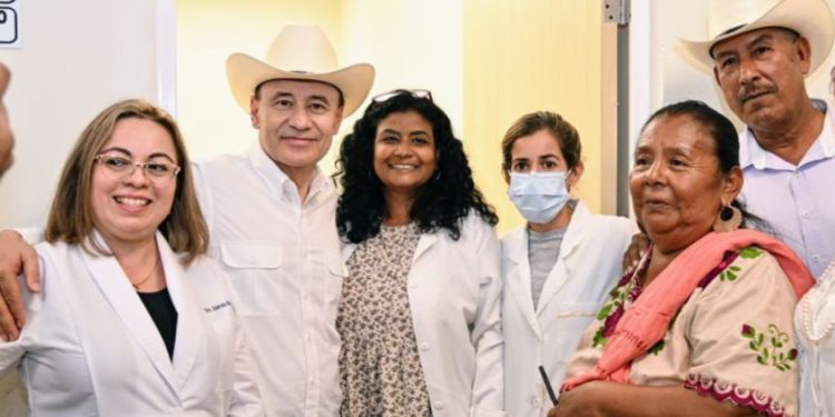 Gobernador Durazo logra certificación de Cofepris para primer Consultorio Tradicional Indígena de México en Vícam