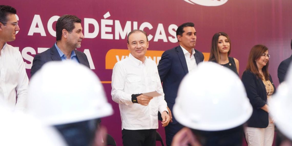 Gobernador Durazo y empresariado coordinan esfuerzos para profesionalizar a jóvenes en la industria con entrega de becas