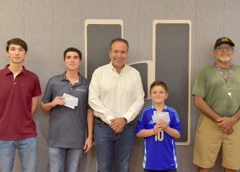 Apoya Toño Astiazarán a jóvenes deportistas para competencias internacionales