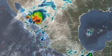 “Lorena” se debilita pero mantiene en alerta a México por fuertes lluvias: estados más afectados