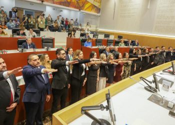 Rinden protesta personas juzgadoras ante el Congreso de Sonora
