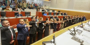 Rinden protesta personas juzgadoras ante el Congreso de Sonora