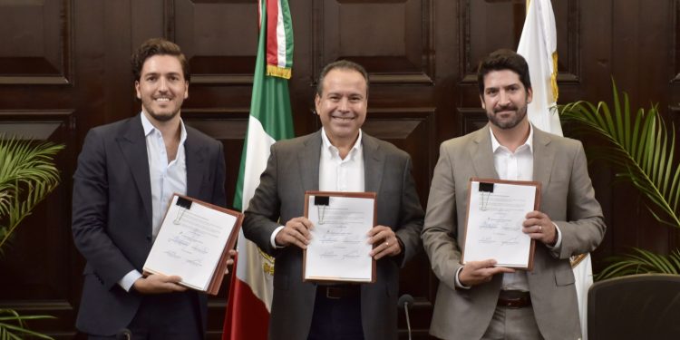 Firma Toño Astiazarán concesión de libramiento norponiente en Hermosillo que mejorará movilidad