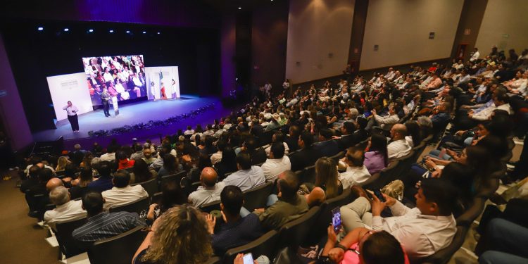 Diputado Omar Del Valle Colosio rinde su Primer Informe de Labores Legislativas en Hermosillo