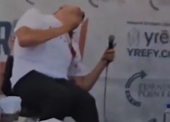 Asesinaron a Charlie Kirk, un reconocido activista cercano a Trump durante un acto en Estados Unidos