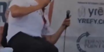 Asesinaron a Charlie Kirk, un reconocido activista cercano a Trump durante un acto en Estados Unidos