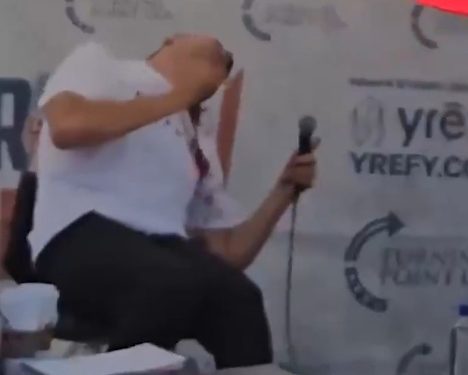 Asesinaron a Charlie Kirk, un reconocido activista cercano a Trump durante un acto en Estados Unidos