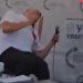 Asesinaron a Charlie Kirk, un reconocido activista cercano a Trump durante un acto en Estados Unidos