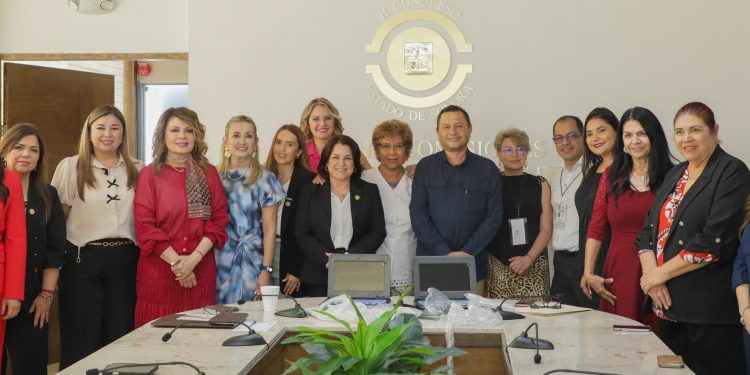Donan legisladoras del Congreso de Sonora equipos de ultrasonido al Isssteson