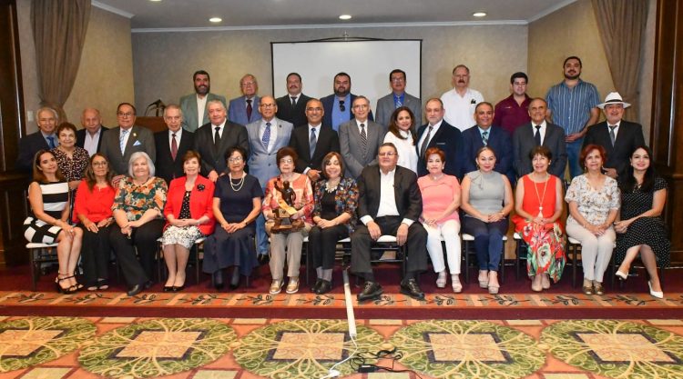 Entregan reconocimiento “Forjadora 2025” a Martha Aguayo de Uruchurtu