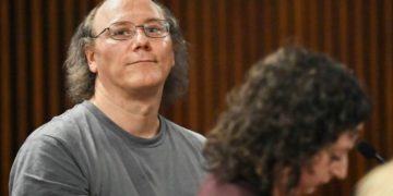 Un hombre confesó en TV que mató a sus padres y seguía cobrando sus cheques del Seguro Social en EEUU