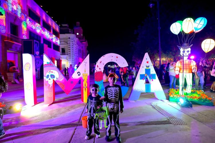 Se ilumina Plaza Zaragoza con el inicio del Tradicional Festival de Día de Muertos en Hermosillo