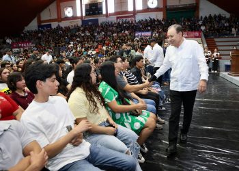 Con apoyos para el campo, salud especializada y becas, Gobernador Durazo cumple a familias del sur de Sonora