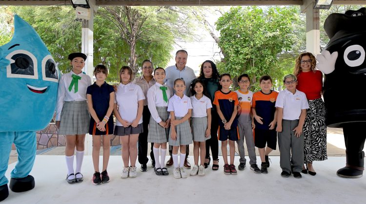 Entrega Toño Astiazarán primer distintivo CUIDA a Escuela Primaria Club de Leones #2