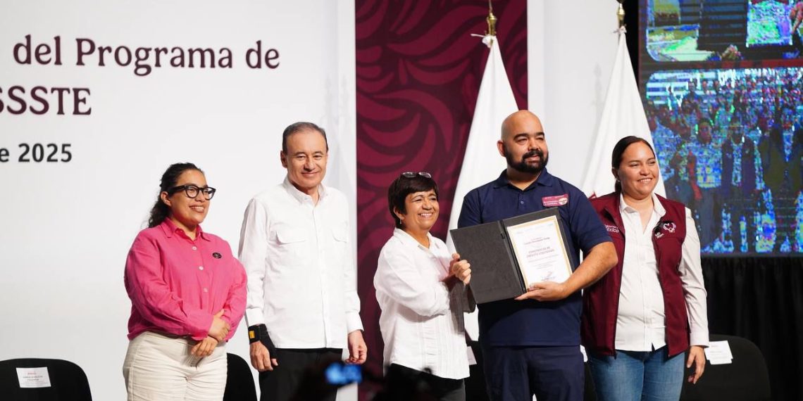 Gobernador Durazo y Sedatu garantizan certeza jurídica a familias con entrega de 300 escrituras del Fovissste