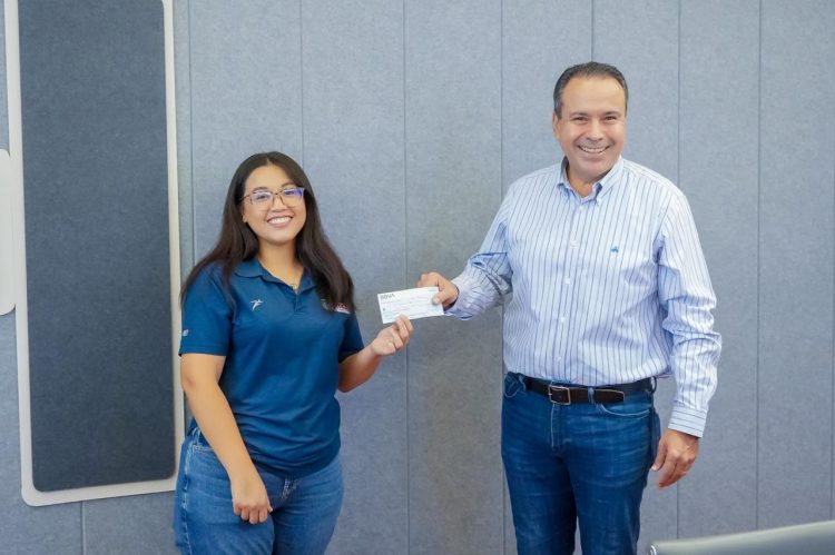 Impulsa Toño Astiazarán talento deportivo con entrega de 28 apoyos más en beneficio de 120 jóvenes