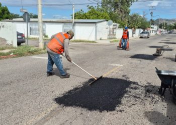 Continúa Ayuntamiento de Hermosillo jornadas de bacheo de día y noche