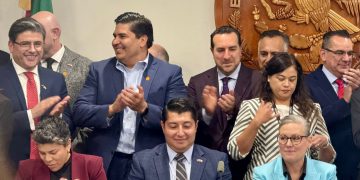 Lidera Gobernador Durazo en transición energética; presenta ante empresarios de Arizona modelo del Plan Sonora