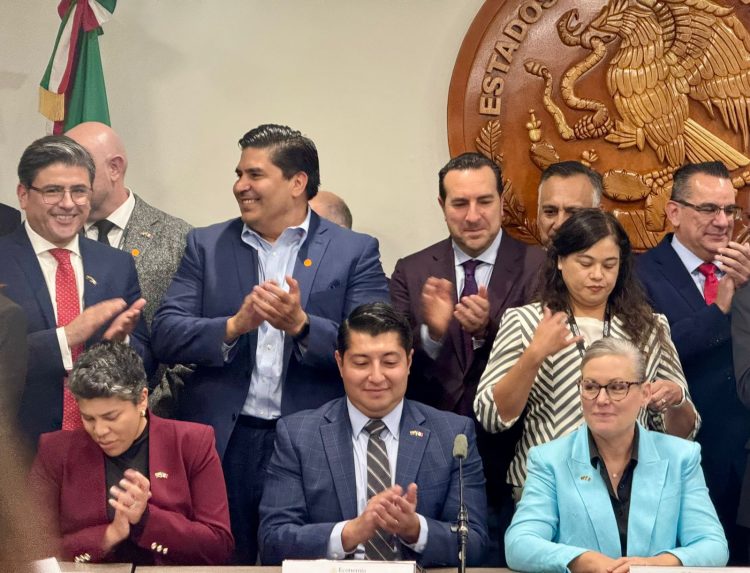 Lidera Gobernador Durazo en transición energética; presenta ante empresarios de Arizona modelo del Plan Sonora